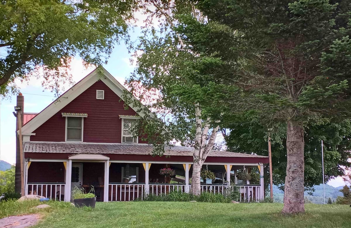 farm-ranch-caretaker-needed-in-central-vermont-couples-welcome